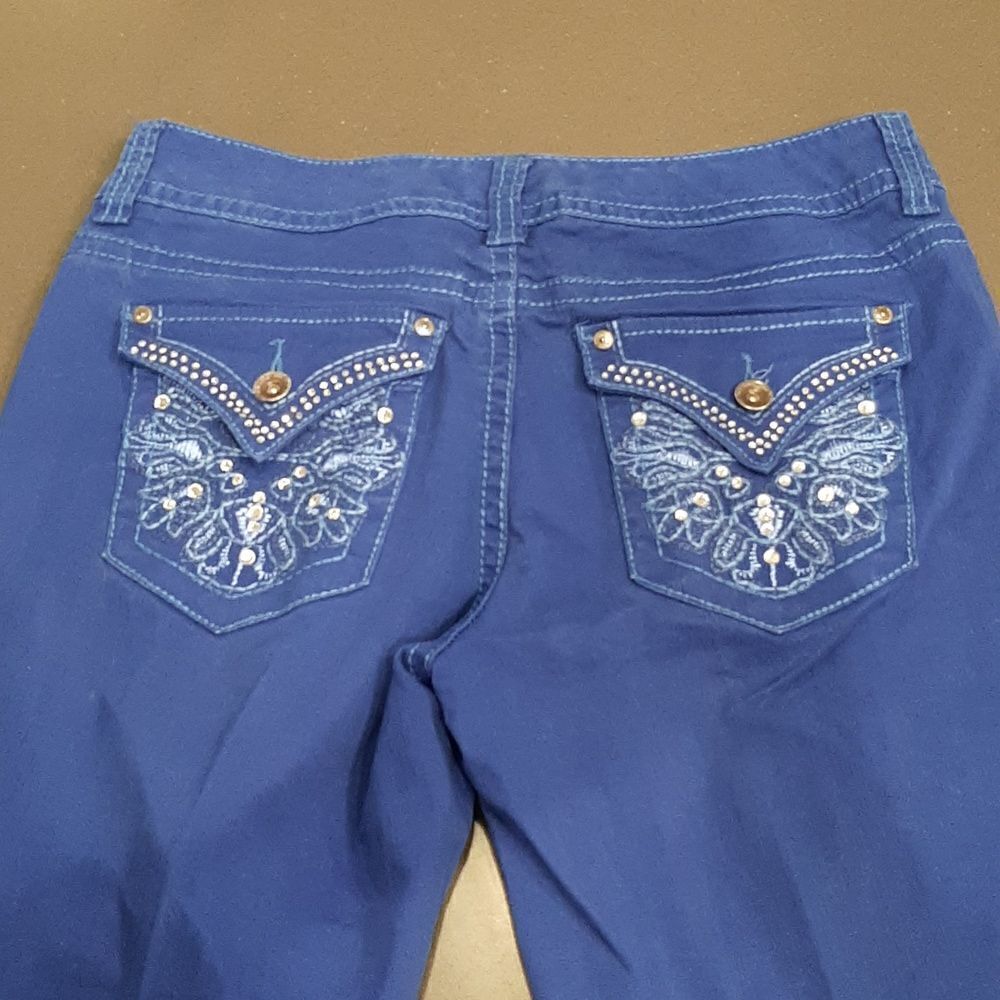 Nine West Blue Date Night Fit Blue Capri Jean with Jeweled Back Pockets